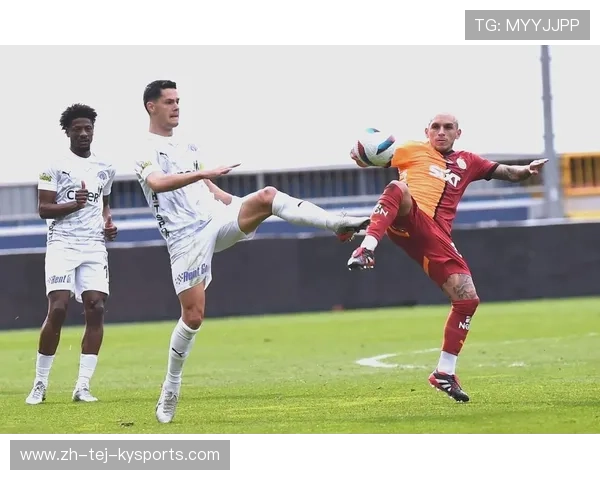 欧冠决赛上半场:欧冠决赛上半场的精彩对决与赛况分析 欧冠决赛上半场:欧冠决赛上半场的精彩对决与赛况分析